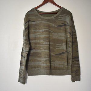 Zoe + Liv muted camo crewneck pullover long sleeve sweatshirt size XXL